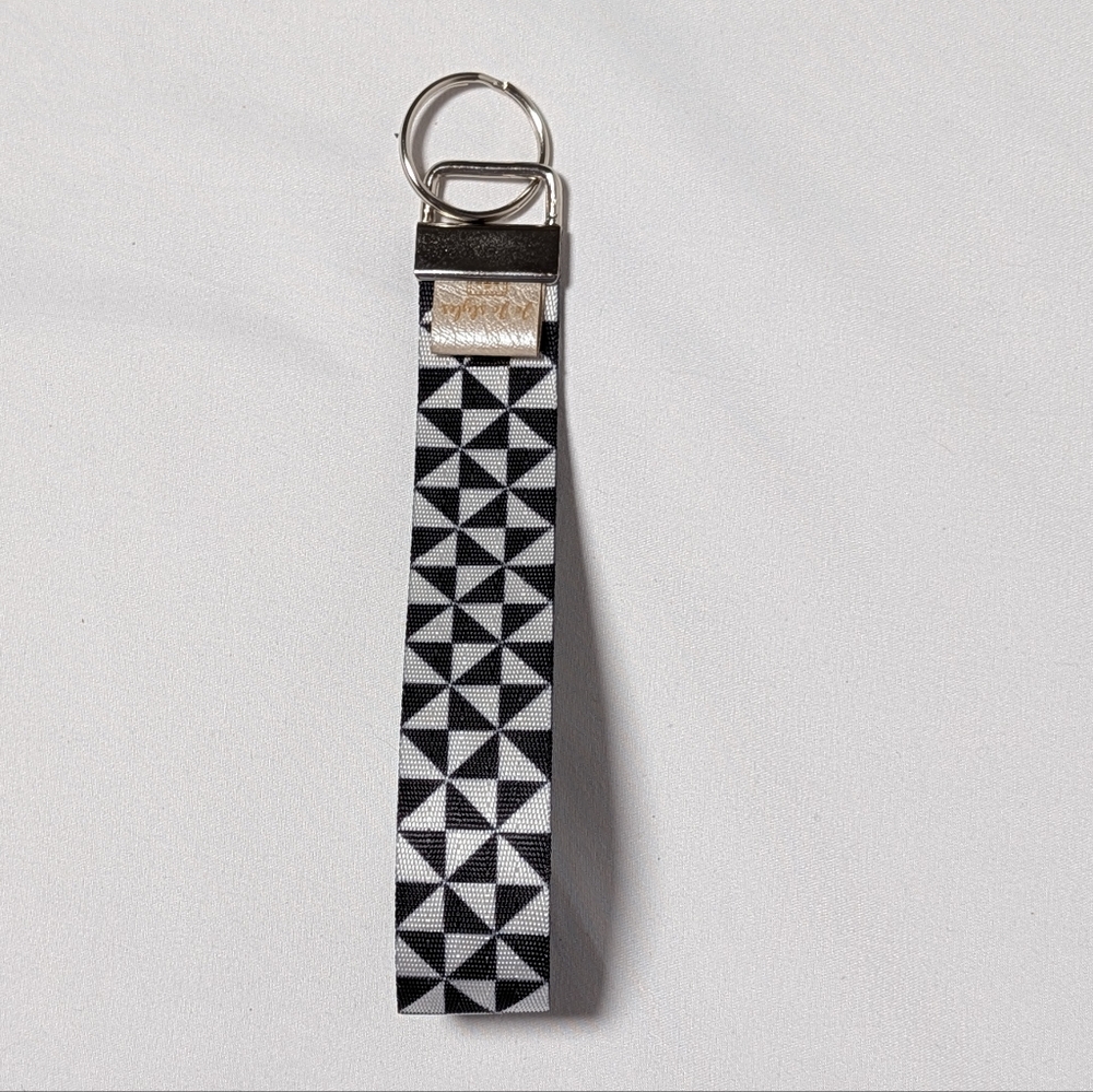 ✨JoJo Styles Handcrafted Key Wristlet Black & Ivory Geometric ✨